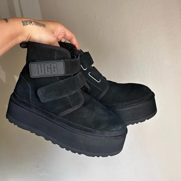EXCELLENT condition black platform suede Neumel Uggs - Picture 2 of 9